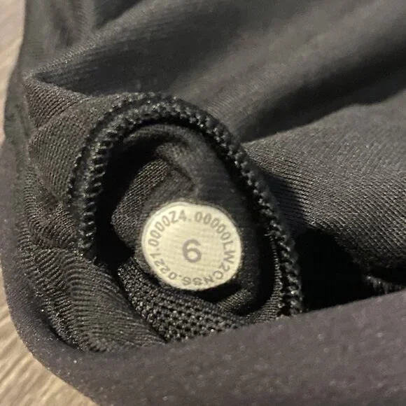 Lululemon high neck long line bra size 6 - Picture 5 of 5